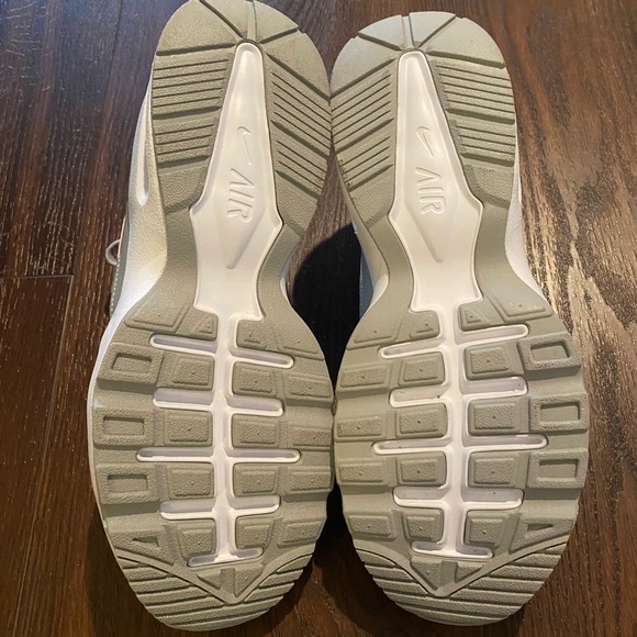 NWOT Nike Air Max Fusion Sneakers - Picture 9 of 10